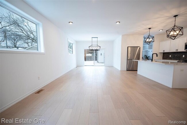 Foto del edificio - 3351 Cummings Ave