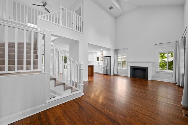 Building Photo - 2109 W 10th St