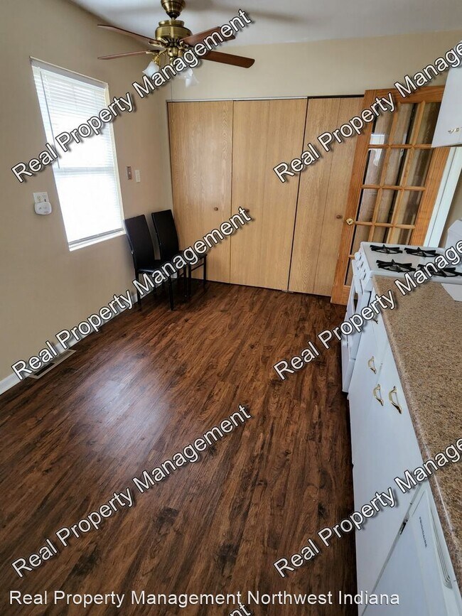 Building Photo - 3 br, 1 bath House - 70 East 66th Place