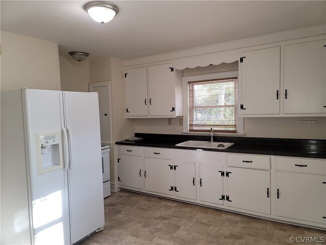 Foto del edificio - 1580 Whippoorwill Rd