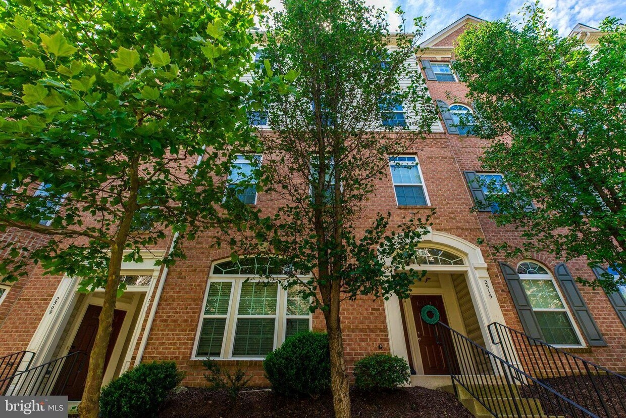 2515 Eastbourne Dr, Woodbridge, VA 22191 Townhome Rentals in