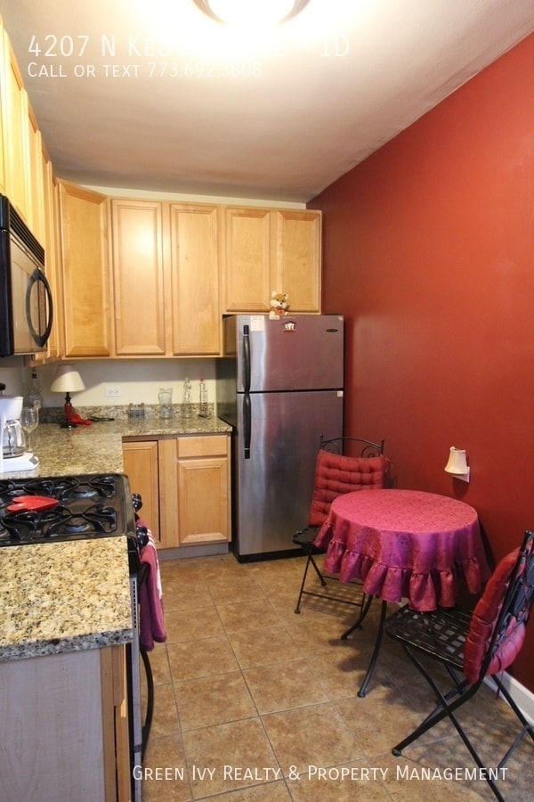 Building Photo - Vintage 1/bed/1bath in Kedvale Castle!