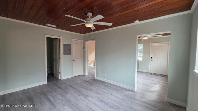 Building Photo - 6409 Ridgewood Ave