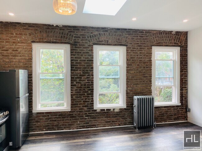 Building Photo - 3016 Clarendon Rd