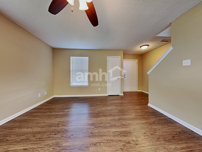 Building Photo - 10981 Clear Spring Dr