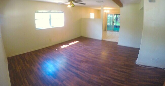 Building Photo - 1711 W Comanche Ave