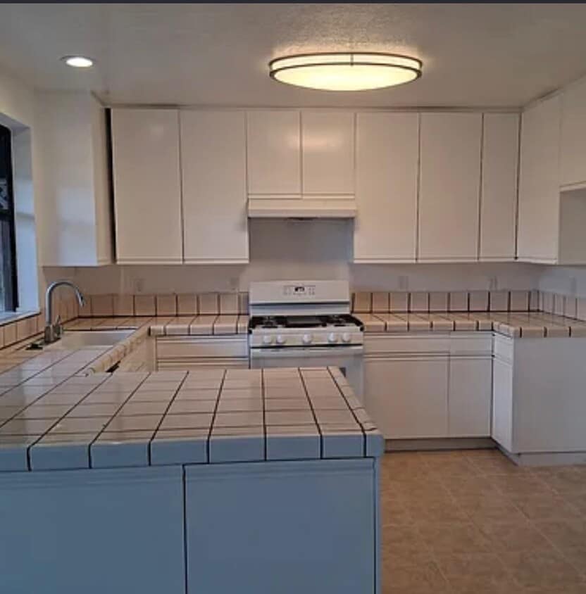 Primary Photo - 366 E 15th St