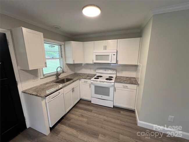 Foto del edificio - 104 Secrest Ave