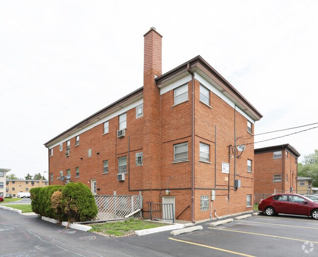 Building Photo - 109 E Blecke Ave