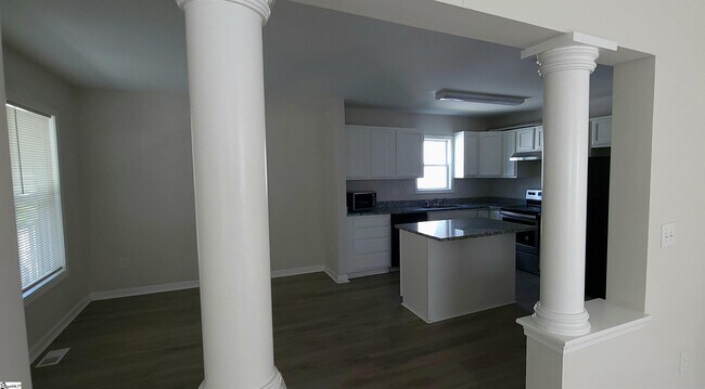 Building Photo - 107 Asteria St