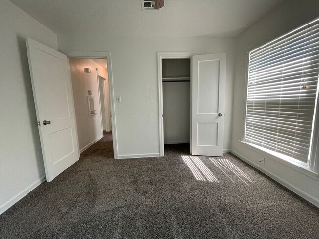 Building Photo - 3205 NW 43rd St