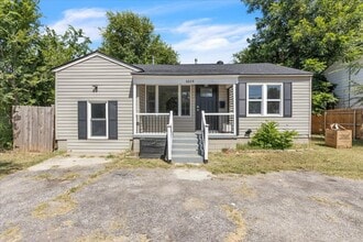 Building Photo - 4604 N Rockwell Ave