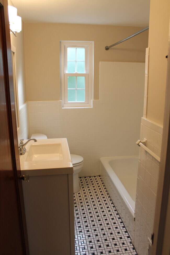Building Photo - 274 Barclay Ave