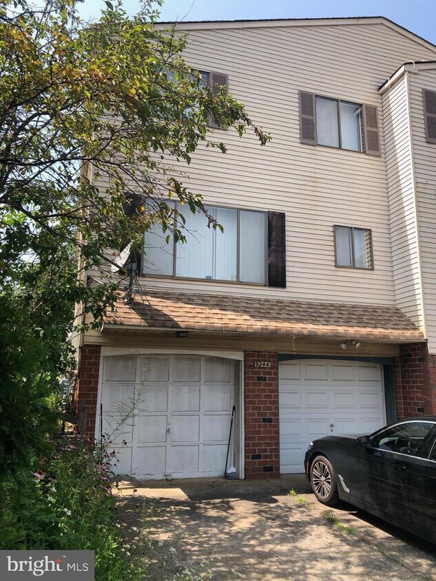 Foto principal - 9244 Jamison Ave