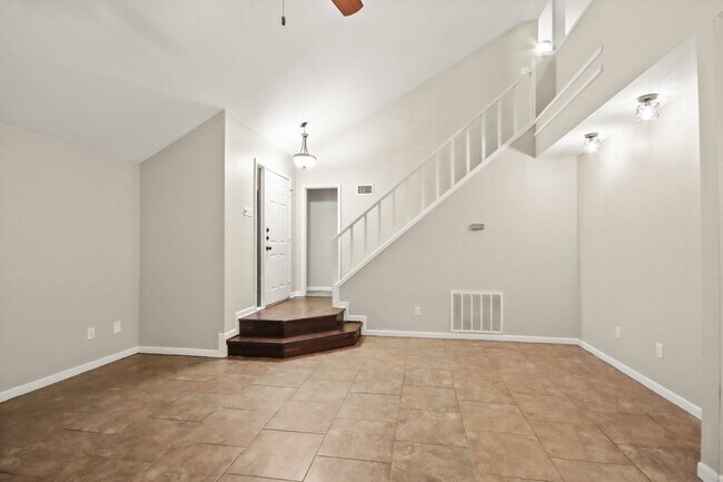 Foto del edificio - 7812 Theissetta Dr