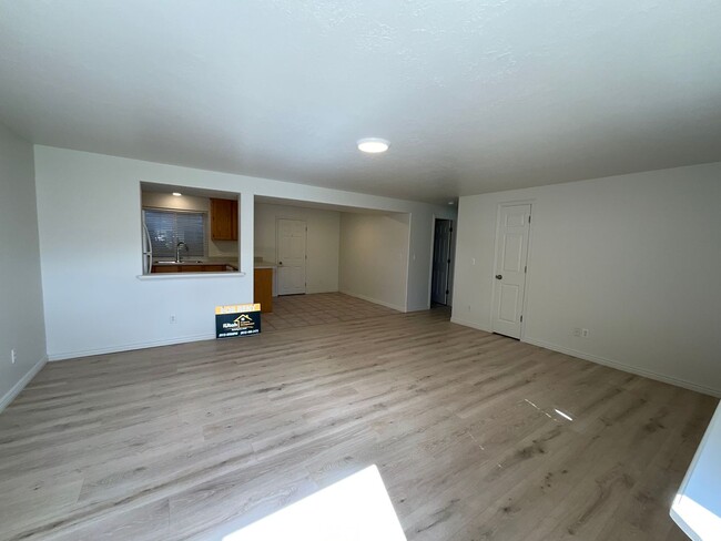Building Photo - 4422 S