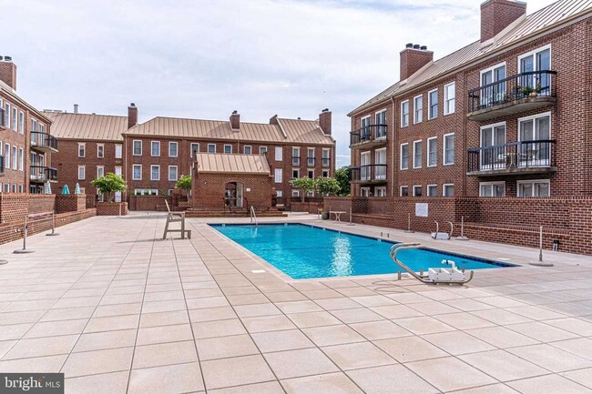 pool - 800 S Saint Asaph St