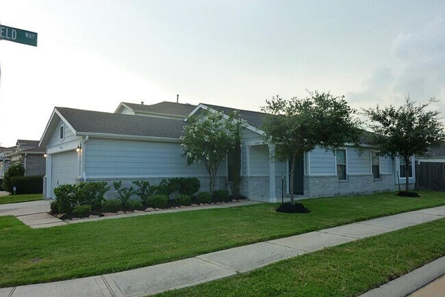 Photo - Very cute and clean home on corner. Designer colors, large kitchen, 3 bedrooms and a study. This ...