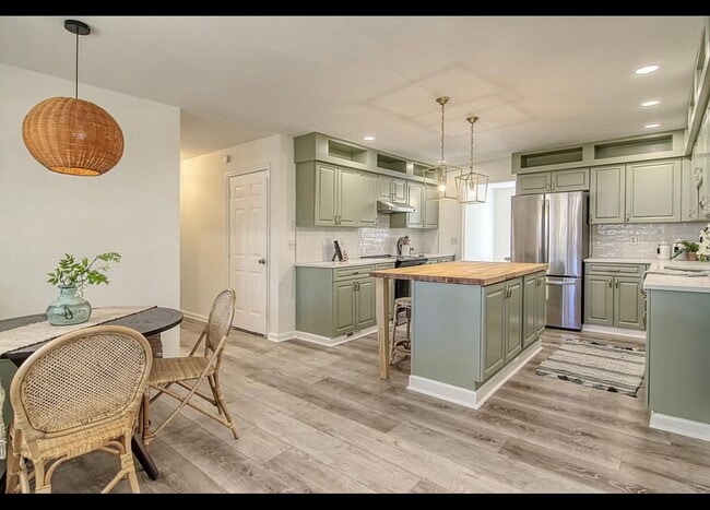 Building Photo - 4350 Waterview Cir