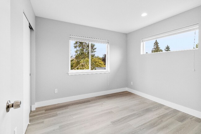 Foto del edificio - 5724 Sterling Ave