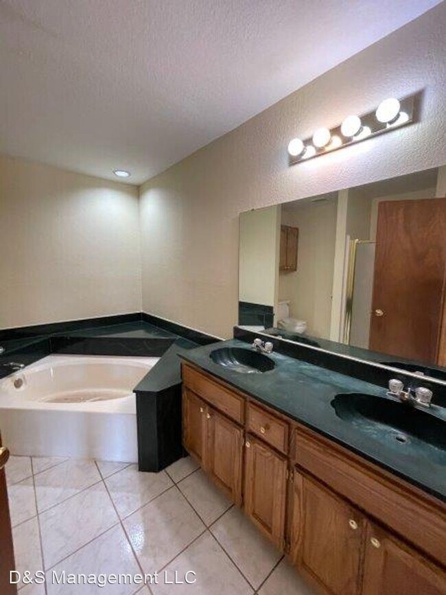 Building Photo - 4 br, 2 bath House - 2518 Lakecrest Drive