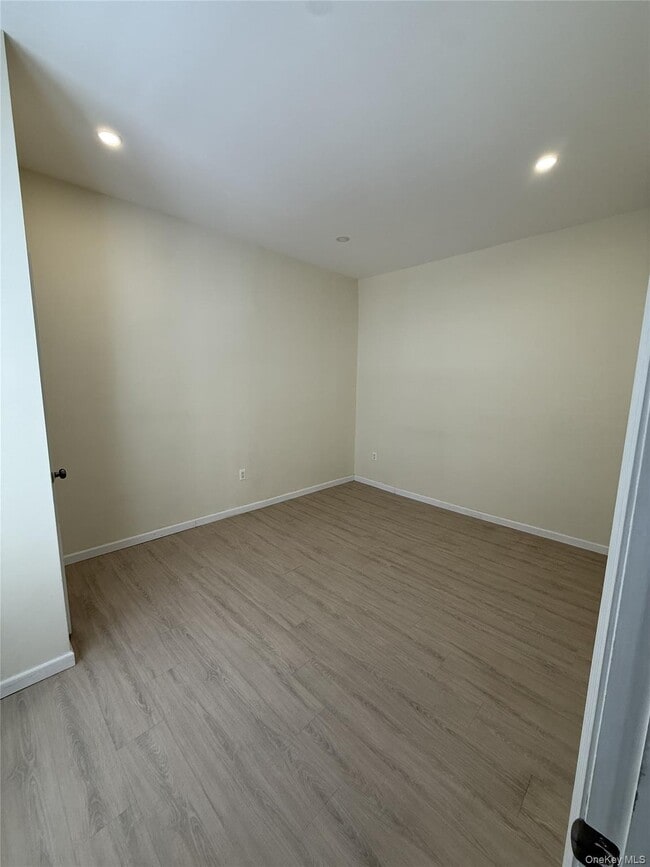 Building Photo - 127 Mineola Blvd
