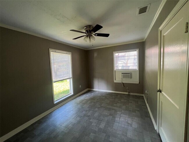 Building Photo - 5314 Dewberry St