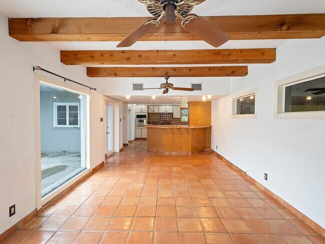 Foto del edificio - 6033 Rio Vista Ave