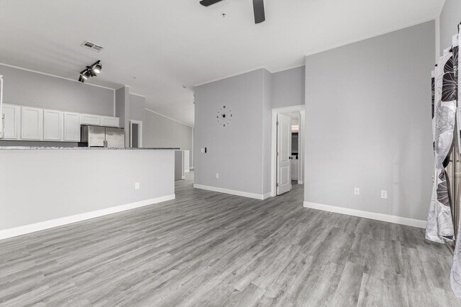 Foto del edificio - 1350 S Greenfield Rd