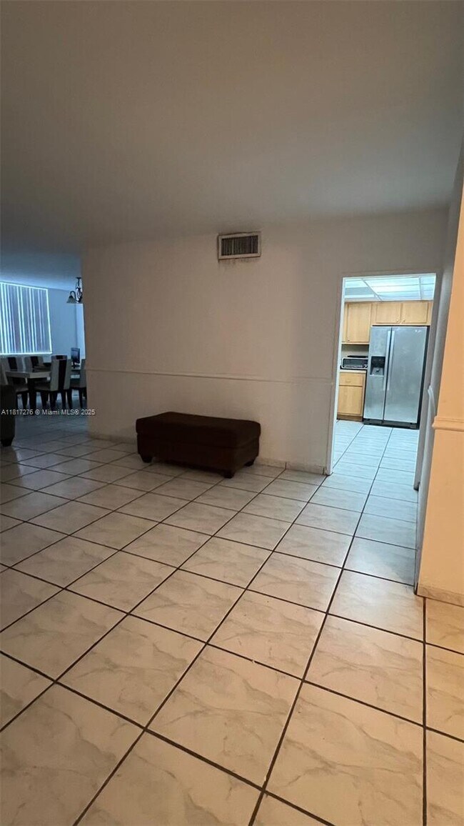 Foto del edificio - 5825 Collins Ave