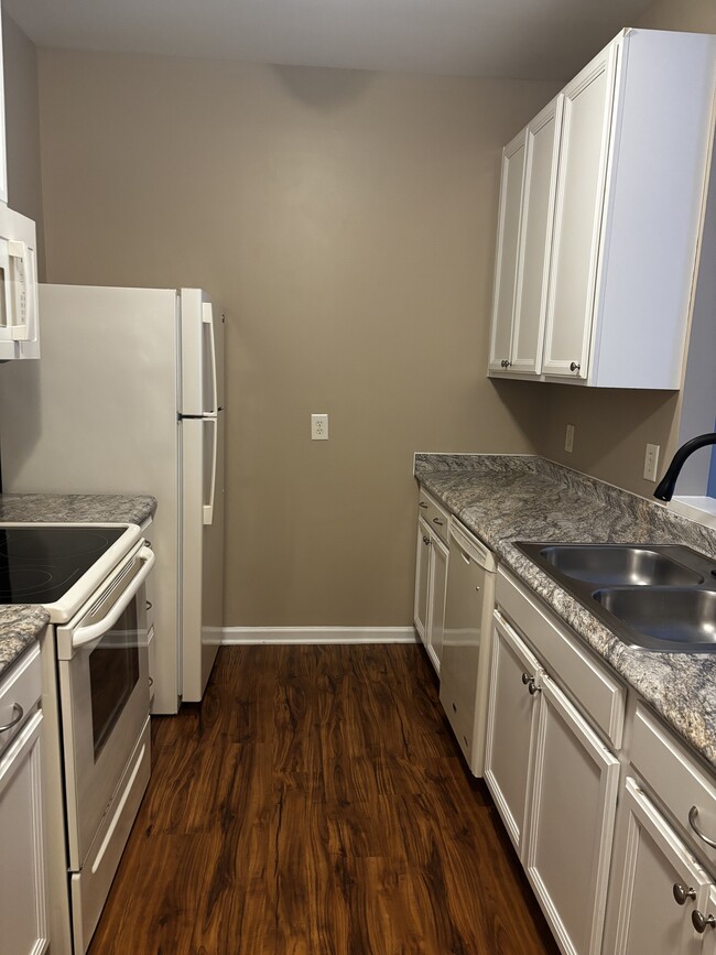 Building Photo - 8533 Kangaroo Ct