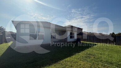 Building Photo - 10012 Quail Glen Dr