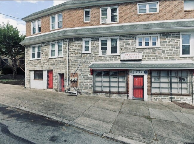 Building Photo - 5765 Woodcrest Ave