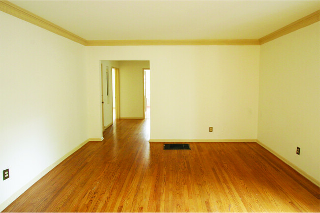 Front Room - 1607 Westholme Ave