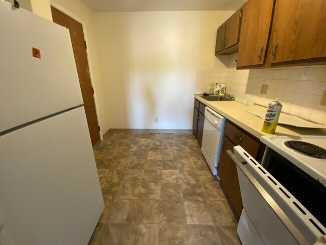 Building Photo - 157 Pleasant St