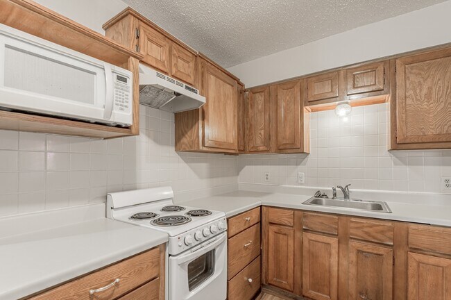Building Photo - 74 Westwood Dr W