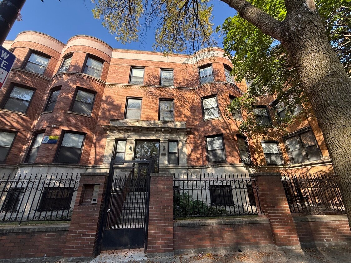 Foto principal - 5852 S King Dr