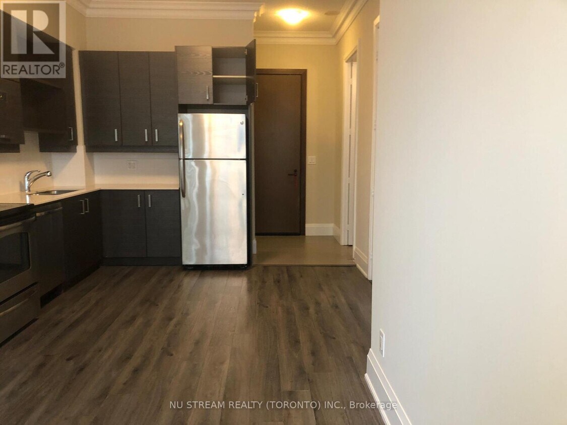 Photo principale - 8228-8228 Birchmount Rd