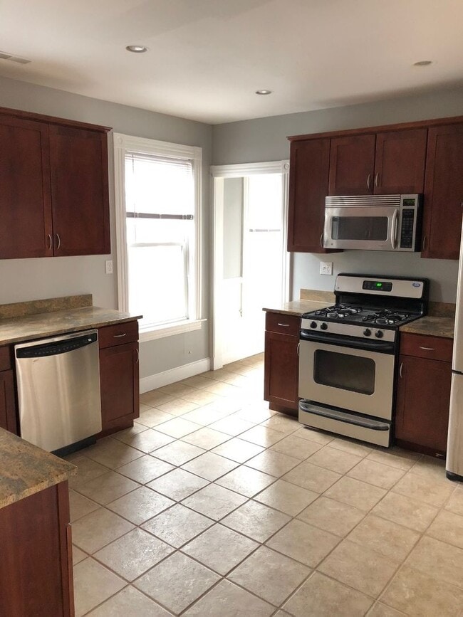 Building Photo - 4Br/2Bth, Great location, close to Wentwoth, Orange Line, Laundry in UNIT!