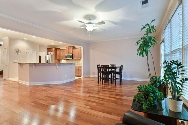 Building Photo - Charming 3BR Townhome in Alpharetta