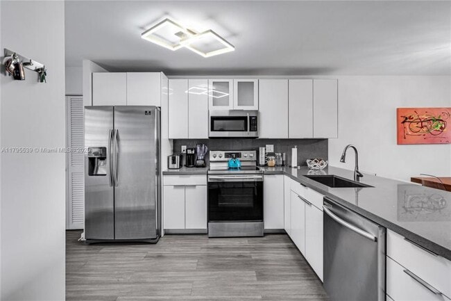 Building Photo - 2 bedroom in North miami Beach FL 33179