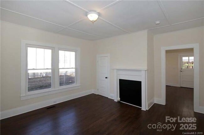 Building Photo - 119 E Pressley Ave