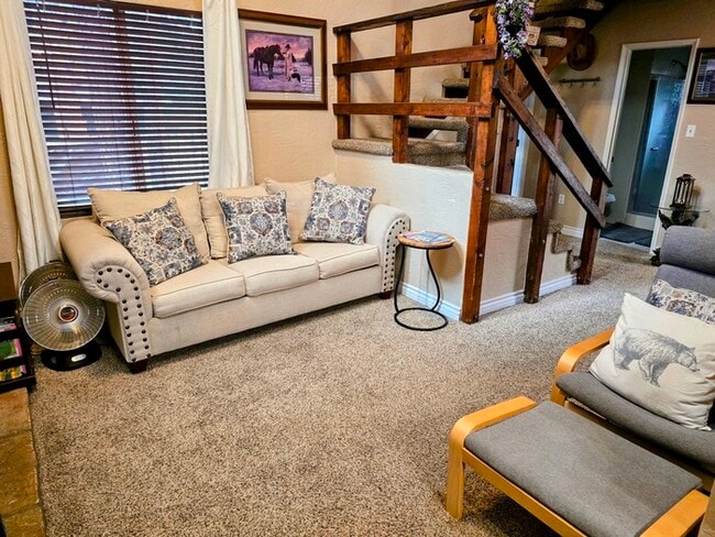 Building Photo - Modern 2 Bedroom 2 Bath Home with Fenced Yard