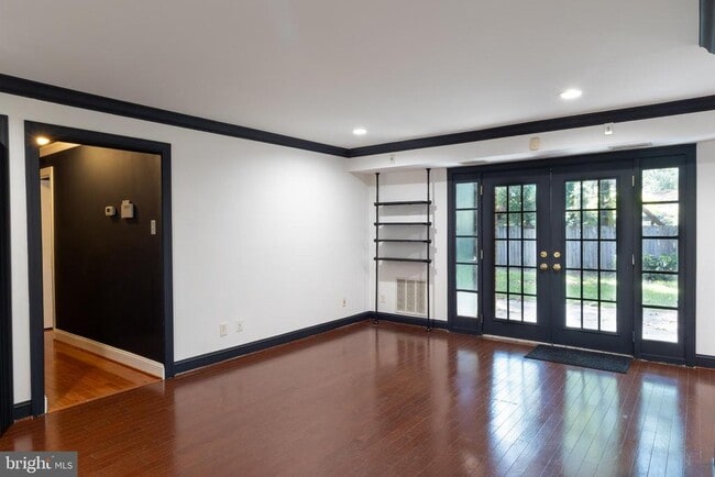 Foto del edificio - 7096 Spring Garden Dr