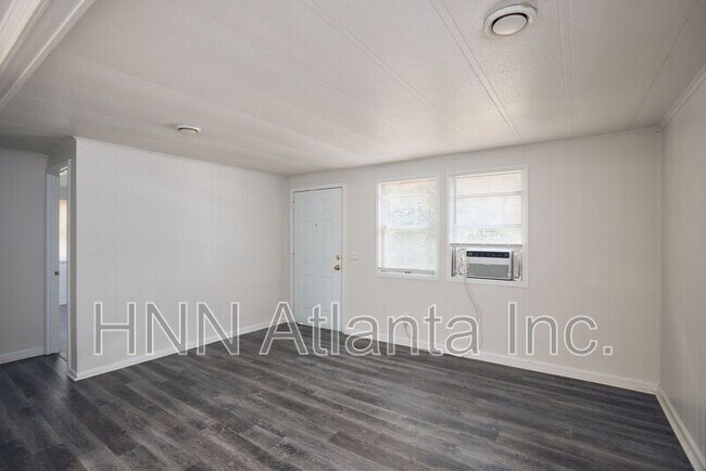 Foto del edificio - 2555 Lloyd Rd