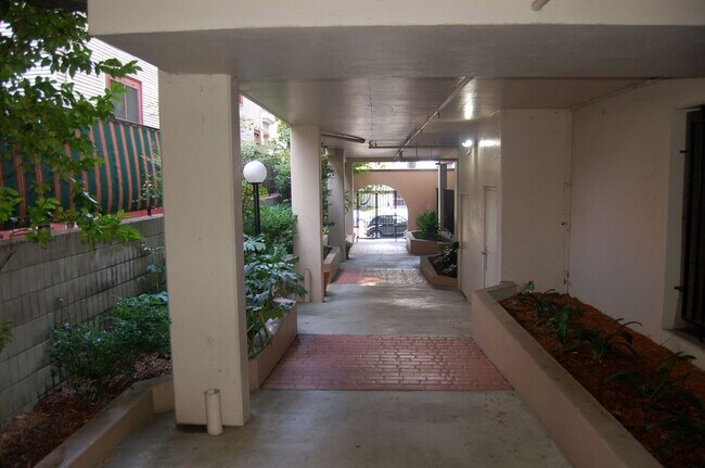 Building Photo - 308 Hanover Ave