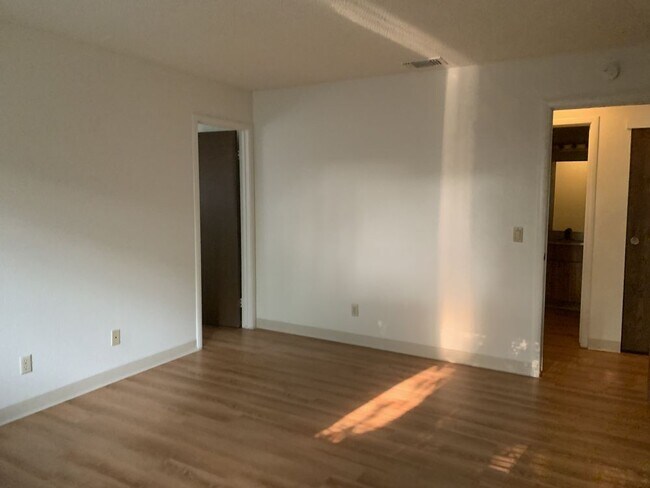Building Photo - 1624 Teralba Way