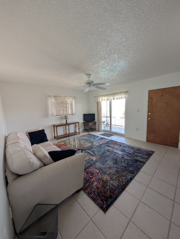 Foto del edificio - 340 Base Ave E