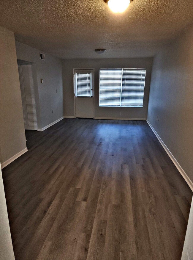 Building Photo - Drexel Court Apartments-RENT SPECIALS