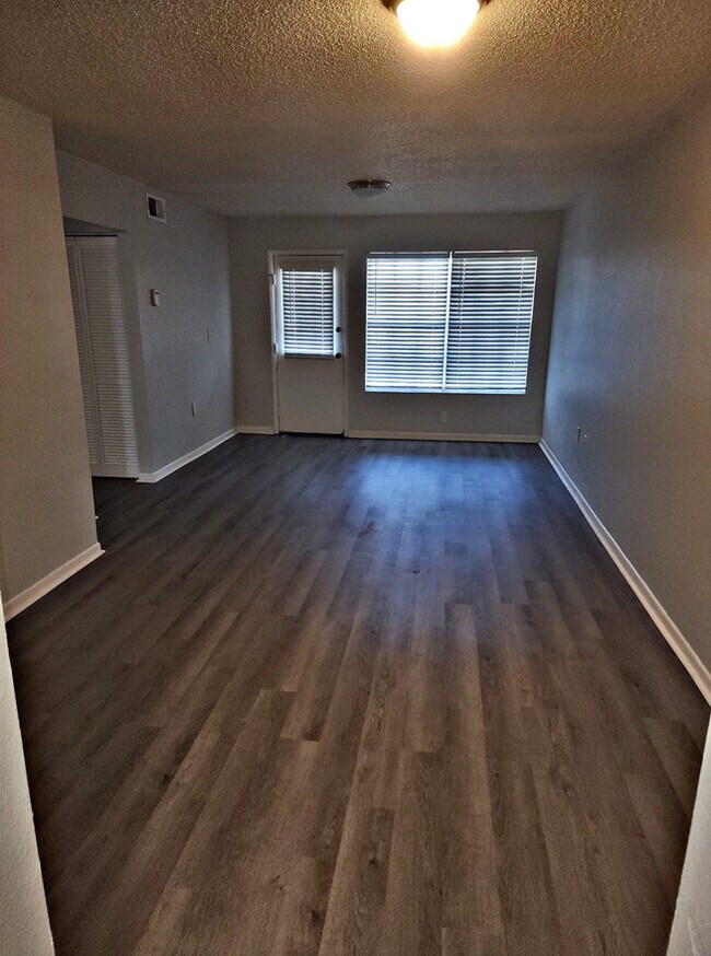 Foto del edificio - Drexel Court Apartments-RENT SPECIALS